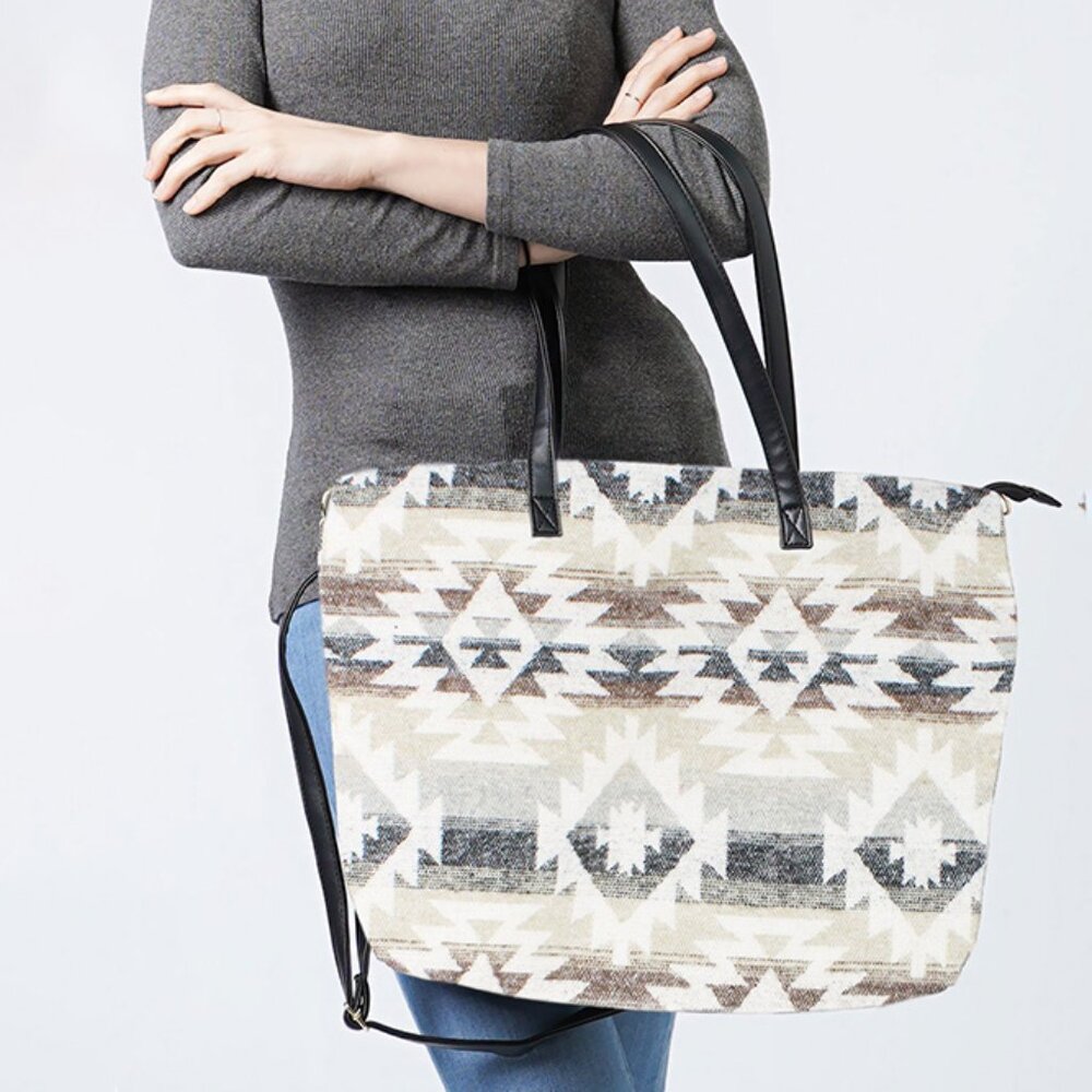 NWT Southwestern Weekend Tote Bag with Pouch